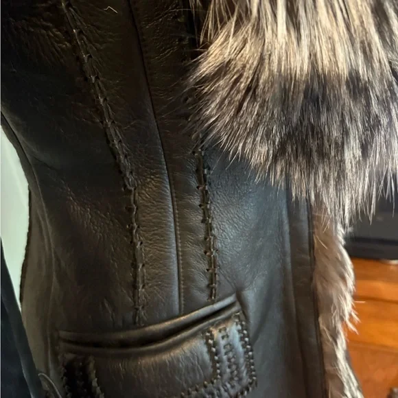 Luxurious Fur Trimmed Leather Coat w/shearling lining and hand whipstitch detail - Picture 3 of 8